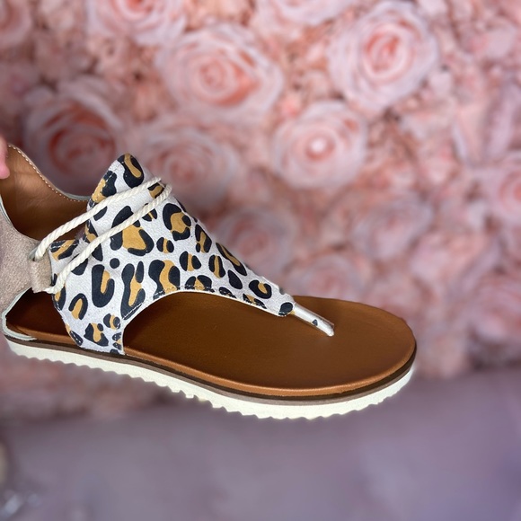 leopard print zipper back flat sandal - Picture 3 of 4